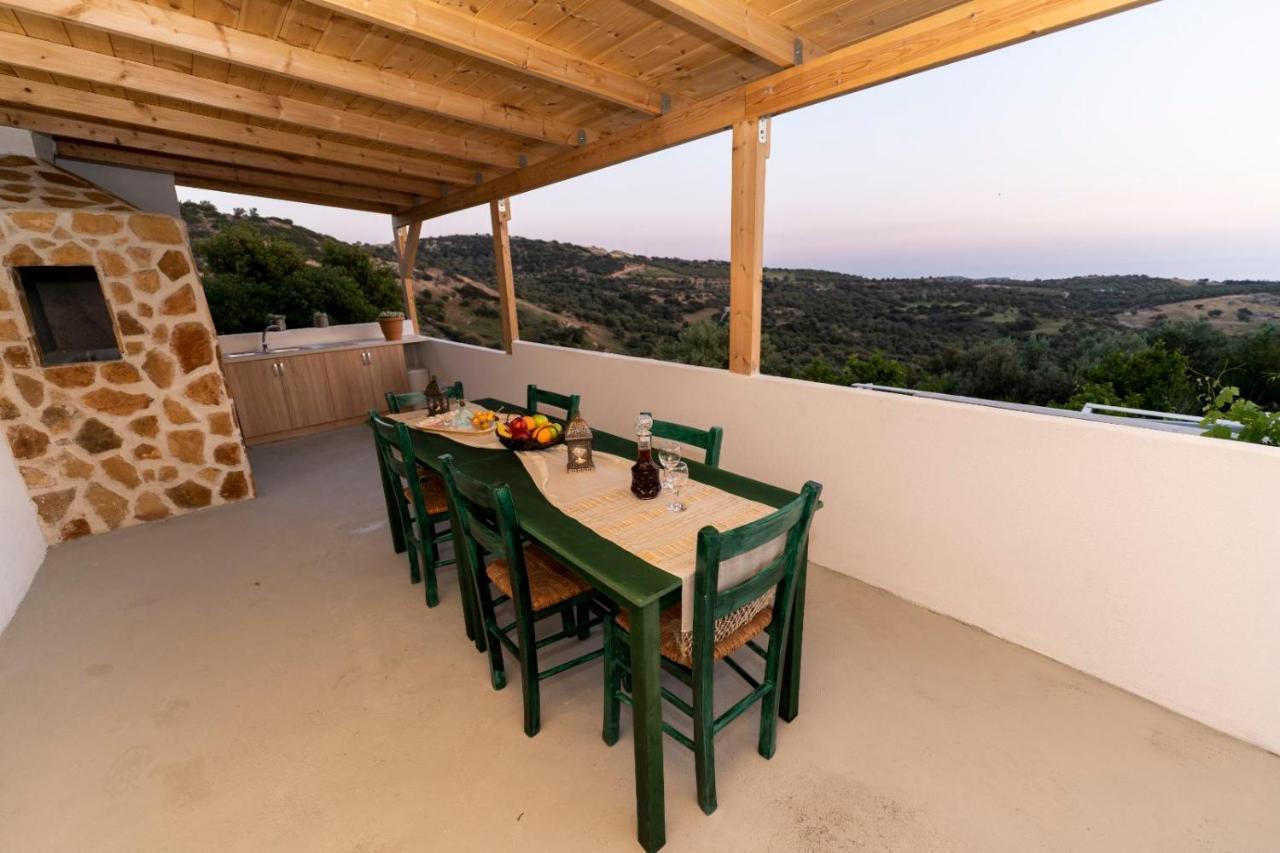 Mano's House * Τριόπετρα